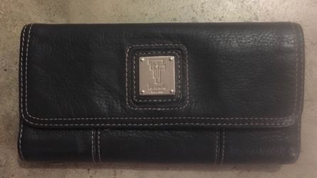 Black leather wallet in excellent condition