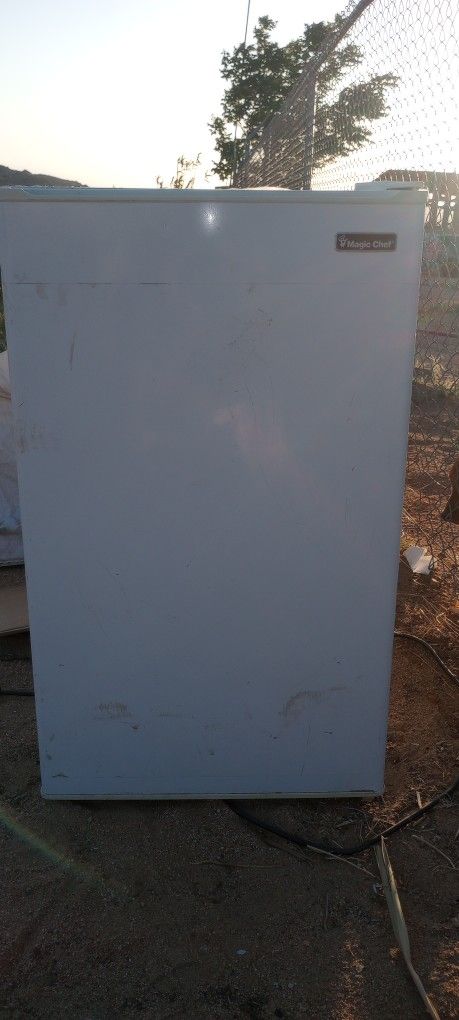Magic Chef Mid Size Frigidaire