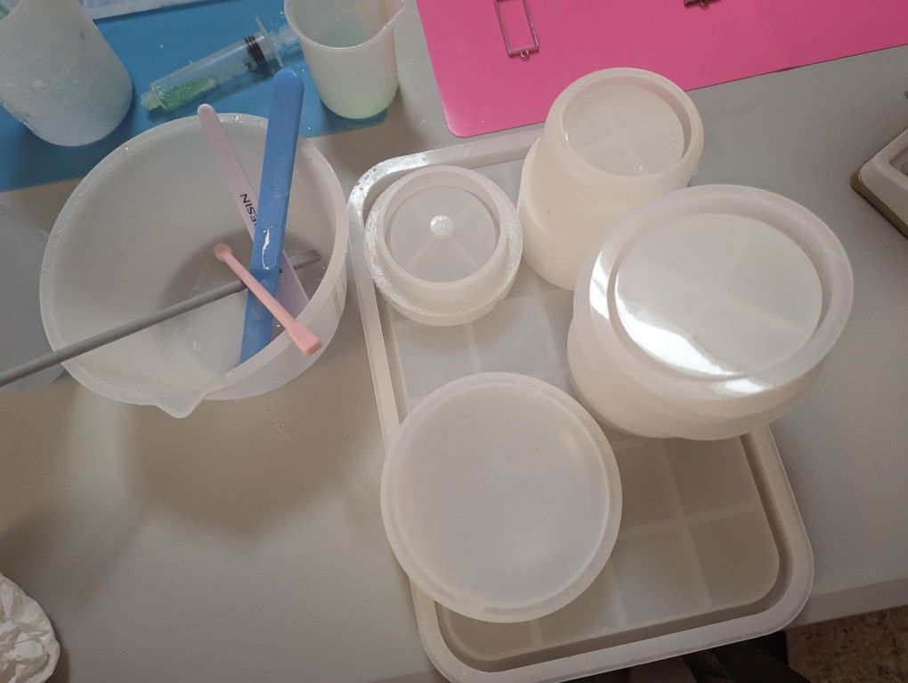 Resin Molds & Colorant & Resin Barely Used 