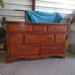 🟡 Precious Solid Wood Dresser In Good Condition And Shape 🟡
