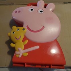 Peppa Pig's Carry  Case  With.  13 Figures