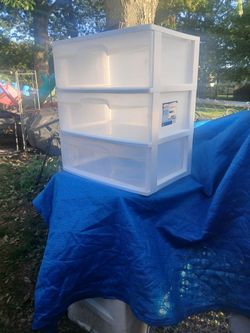 New sterlilte storage container with 3 Drawers