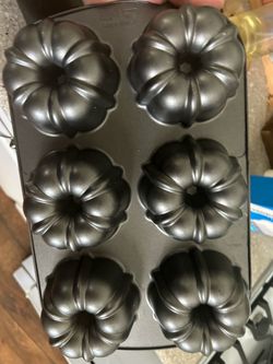 •Nordicware Mini Bundt Pans•Tiny Treats• Bundt Cakes• Cake Pan• Bakeware • Holiday Baking• Pumpkin Cakes•
