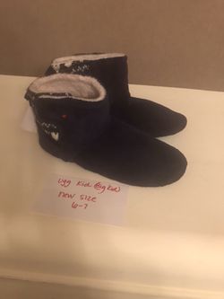 Ugg Slipper Big Kid Size 6/7 New with Tags