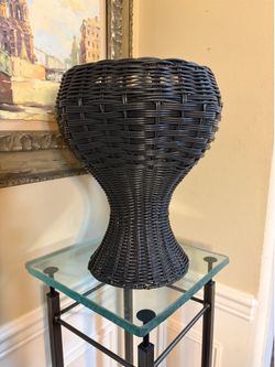 Black faux rattan pedestal planter 15”T