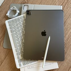 iPad Pro 12.9” (2020 model) 4th Generation 512GB with  keyboard case and pen & Accessories