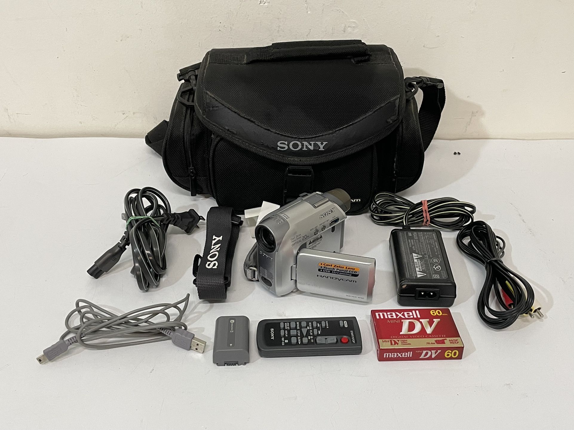 Sony Handycam DCR-HC21 ~ Mini DV NTSC Digital Camcorder w/ Charger & Battery