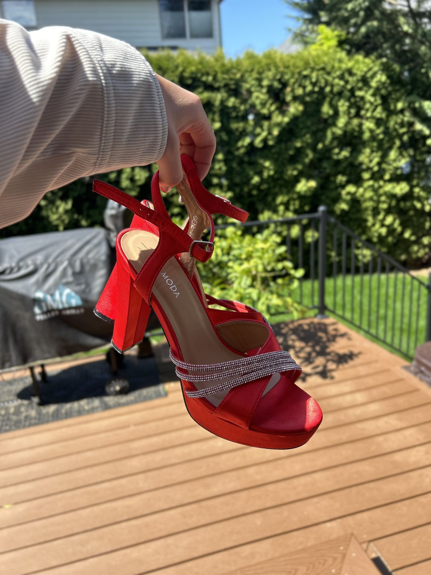 Woman’s Brand New Red Bling High Heels 