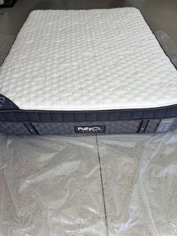 Puffy Royal Hybrid Mattress & Puffy Electric Adjustable Base, Queen, Like New, Perfect Condition
