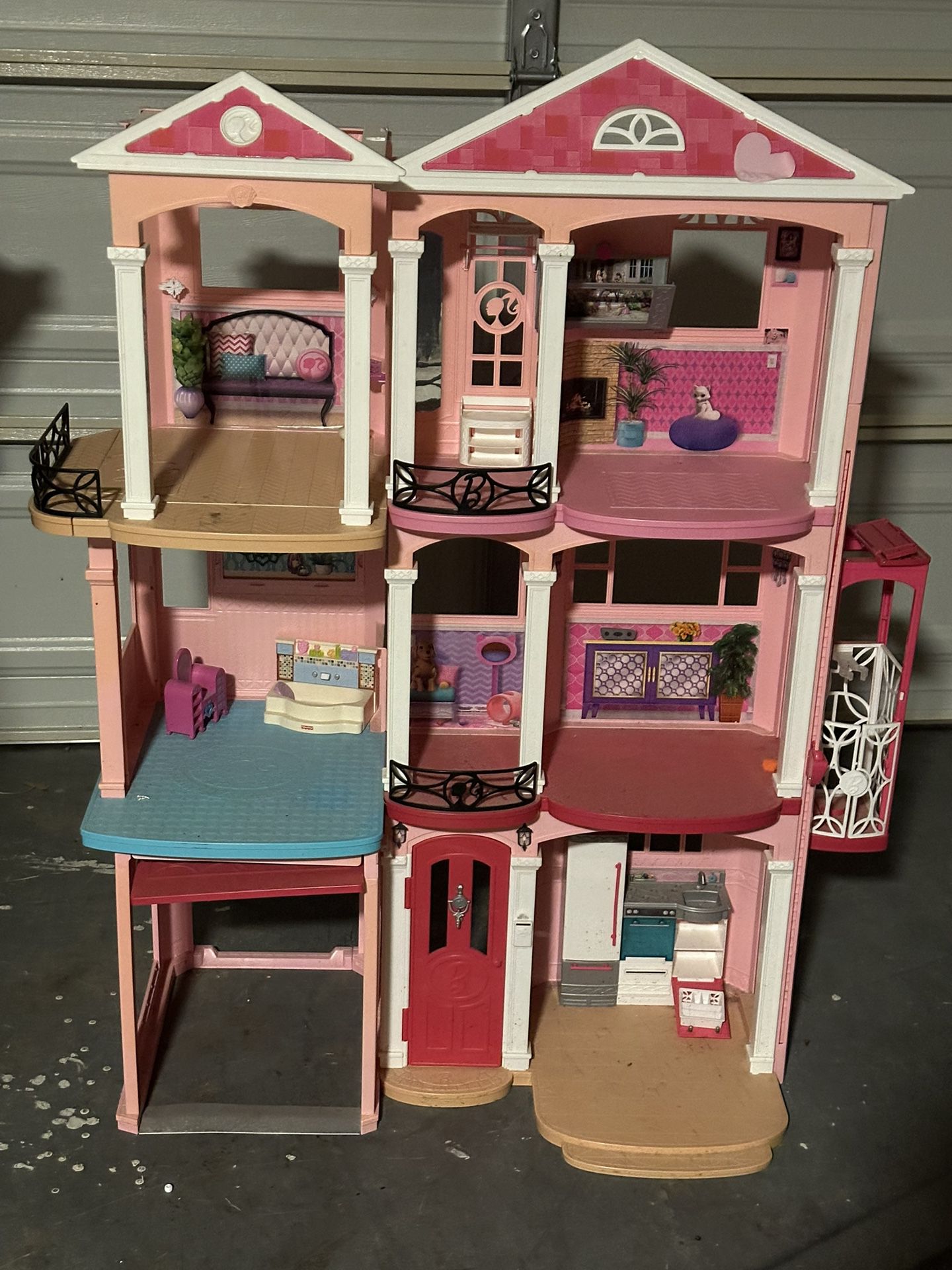 Barbie Dream house, Barbie’s, Camper, Clothes 