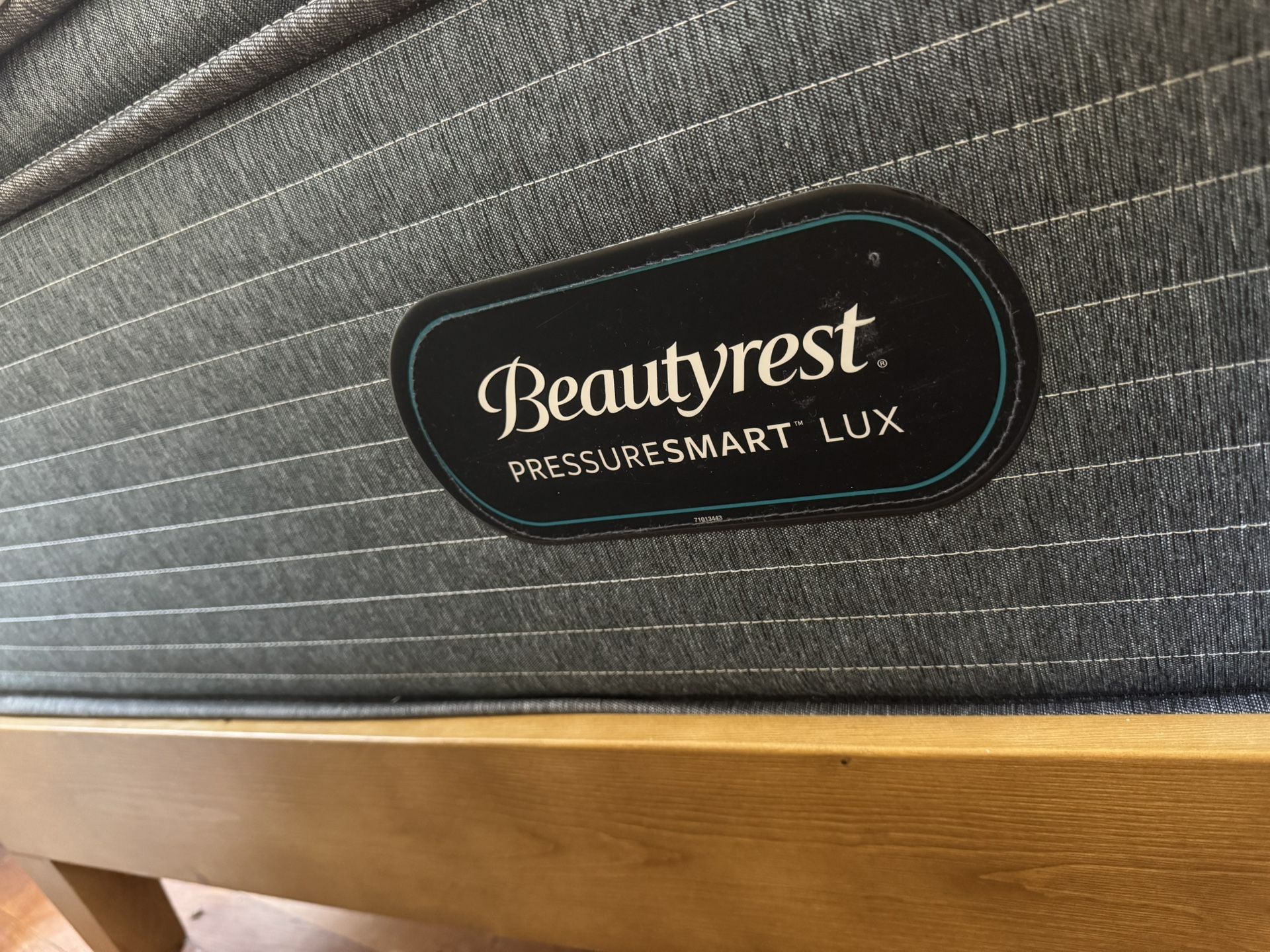 Queen Mattress: Beautyrest Pressure Smart Lux Pillow top