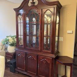 China Cabinet/hutch