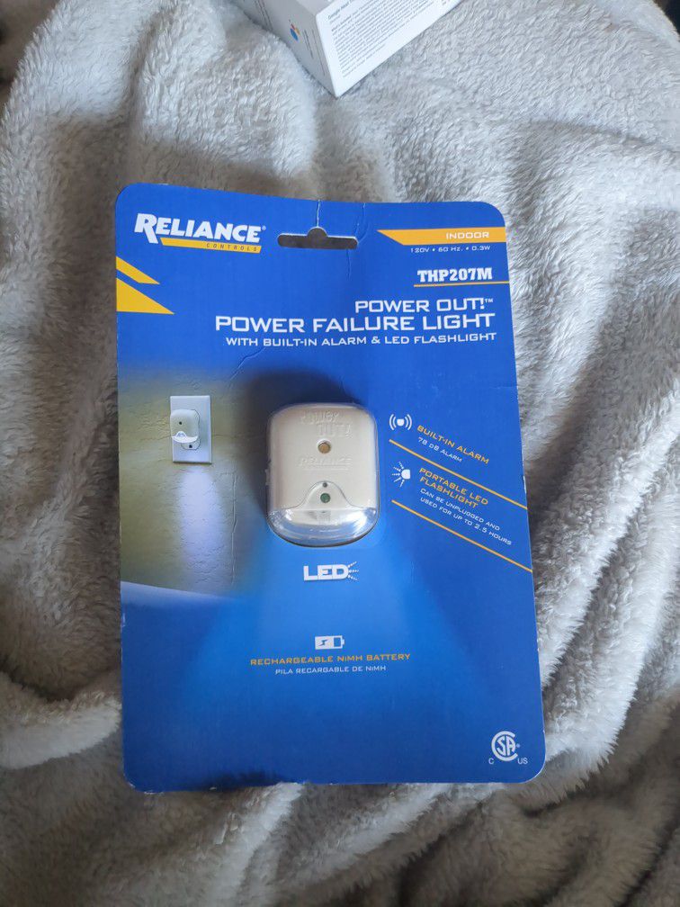 PowerOUT! Power Failure Light with Alarm and Flashlight