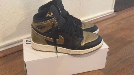 Black and Gold Jordan 1 Retro High OG trainers