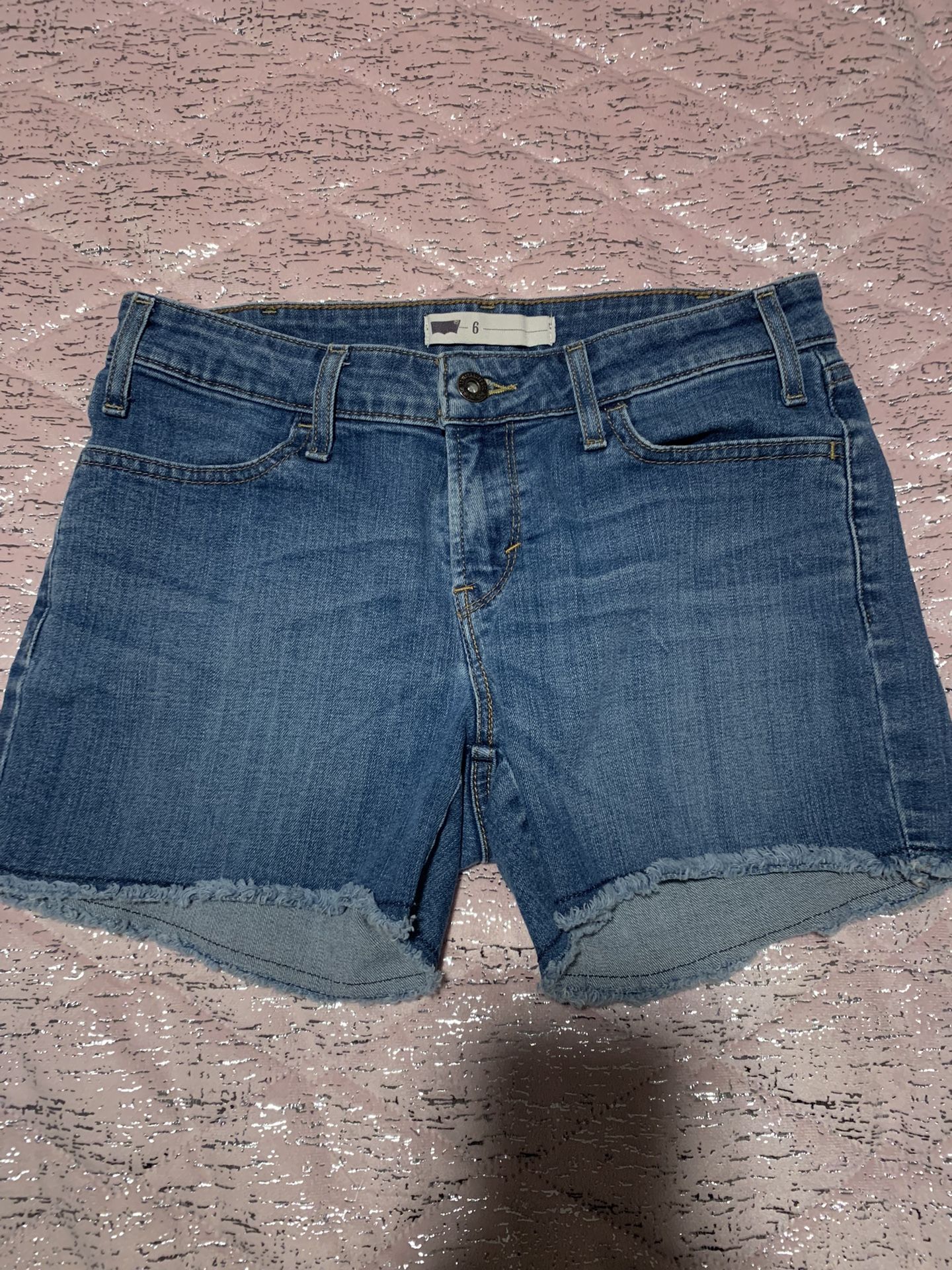 Womens Size 6 Levi’s Blue Jean Shorts