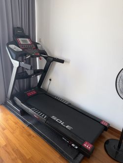 Sole f63 treadmill (black)
