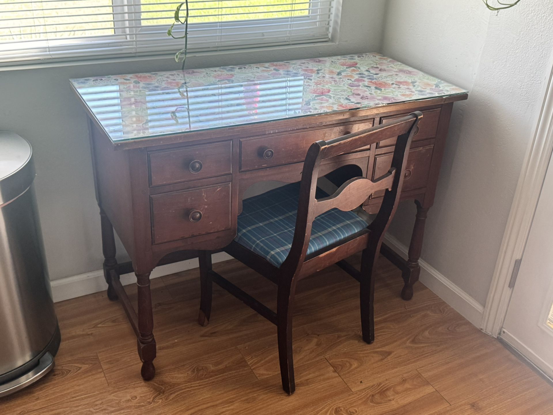 Antique Desk For Child 