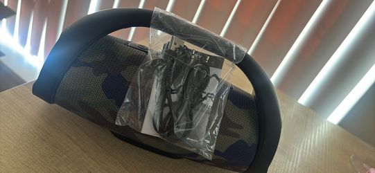 Speaker flashlight