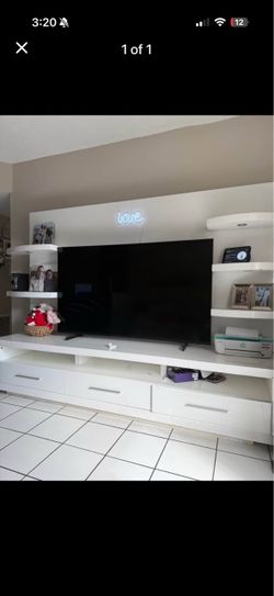 Entertainment center