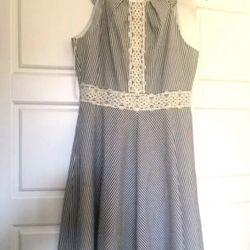 London Times Seersucker Look Striped Full Fun Dress Lace Accent Size 6