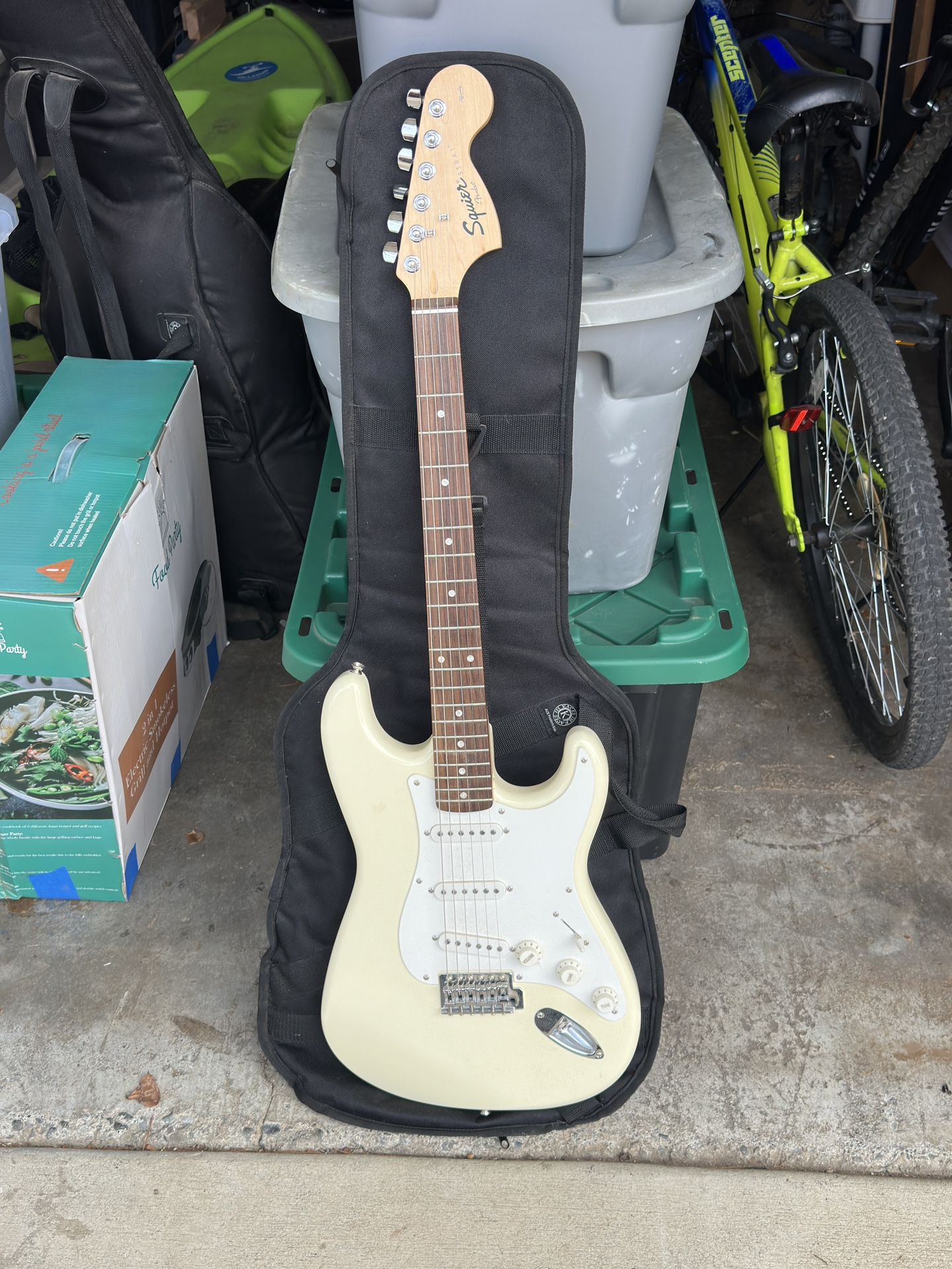 Fender Squier (Affinity Series) -Stratocaster