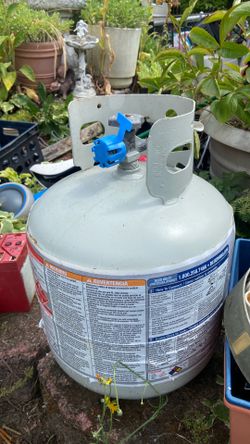 Propane tank full new price price 45$. Pick up. E.  Side. Tacoma