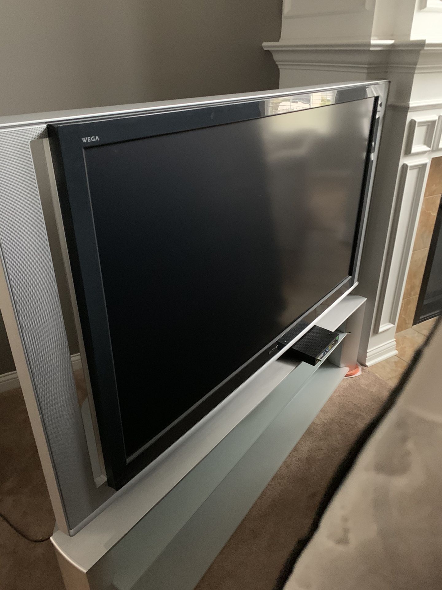 TV 60 inch SONY SXRD with stand
