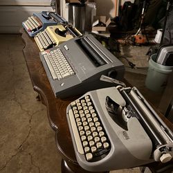 Vintage Typewriter Collection (4)
