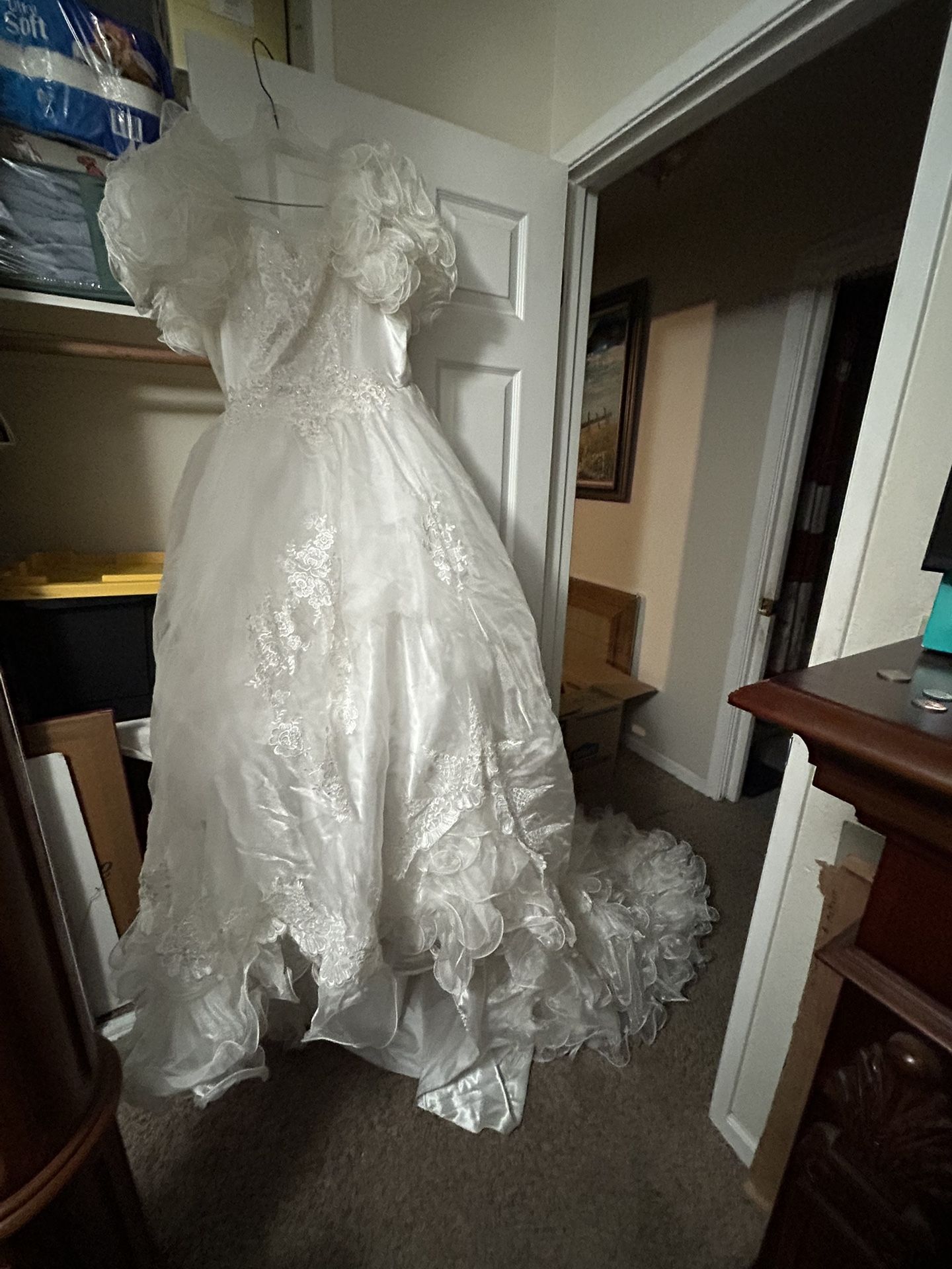 Vintage wedding dress I can’t find the size on it
