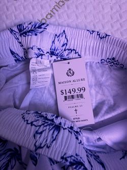 Maison allure shorts size large