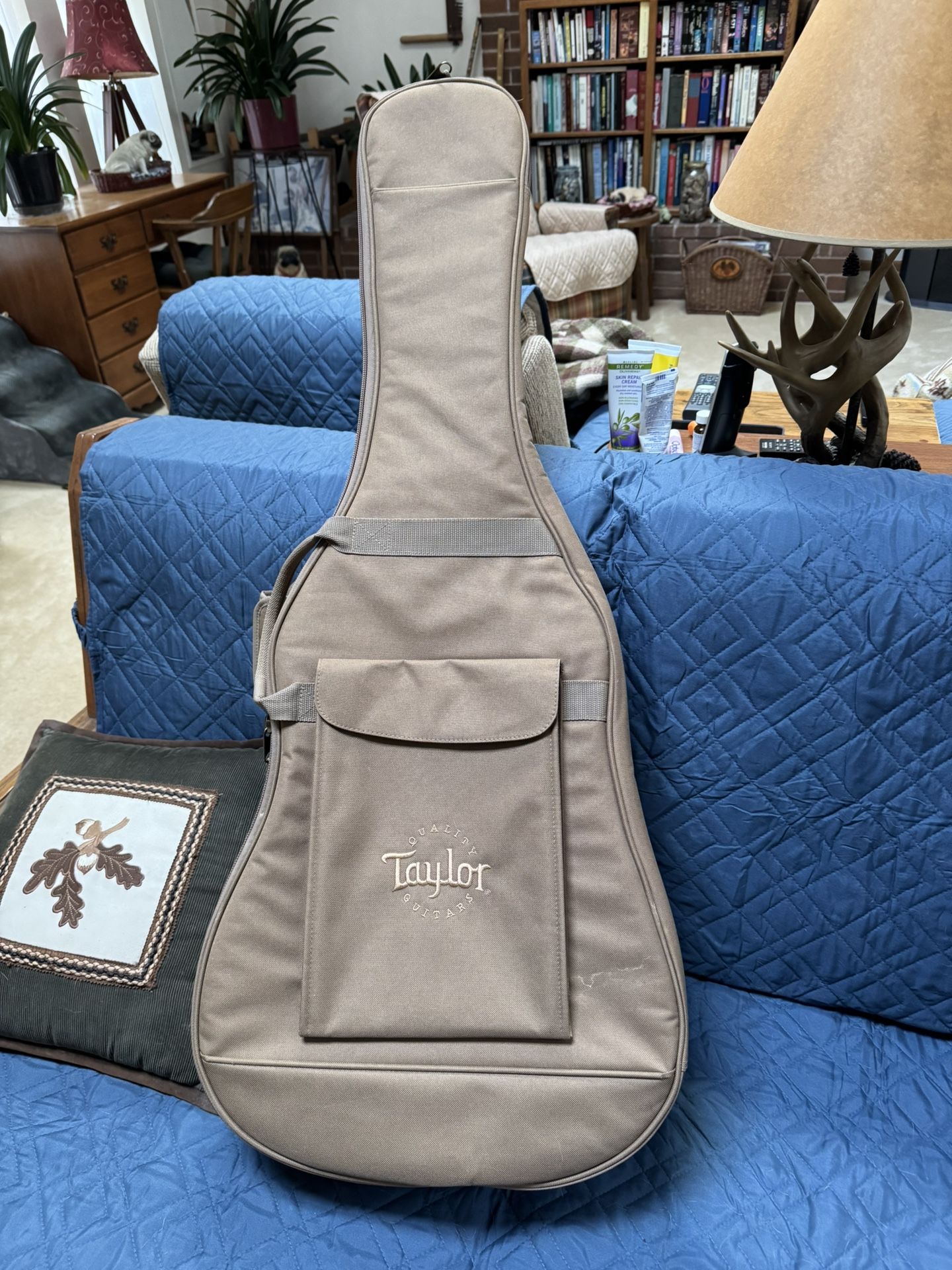 Taylor Grand Auditorium Padded Guitar Case Like New