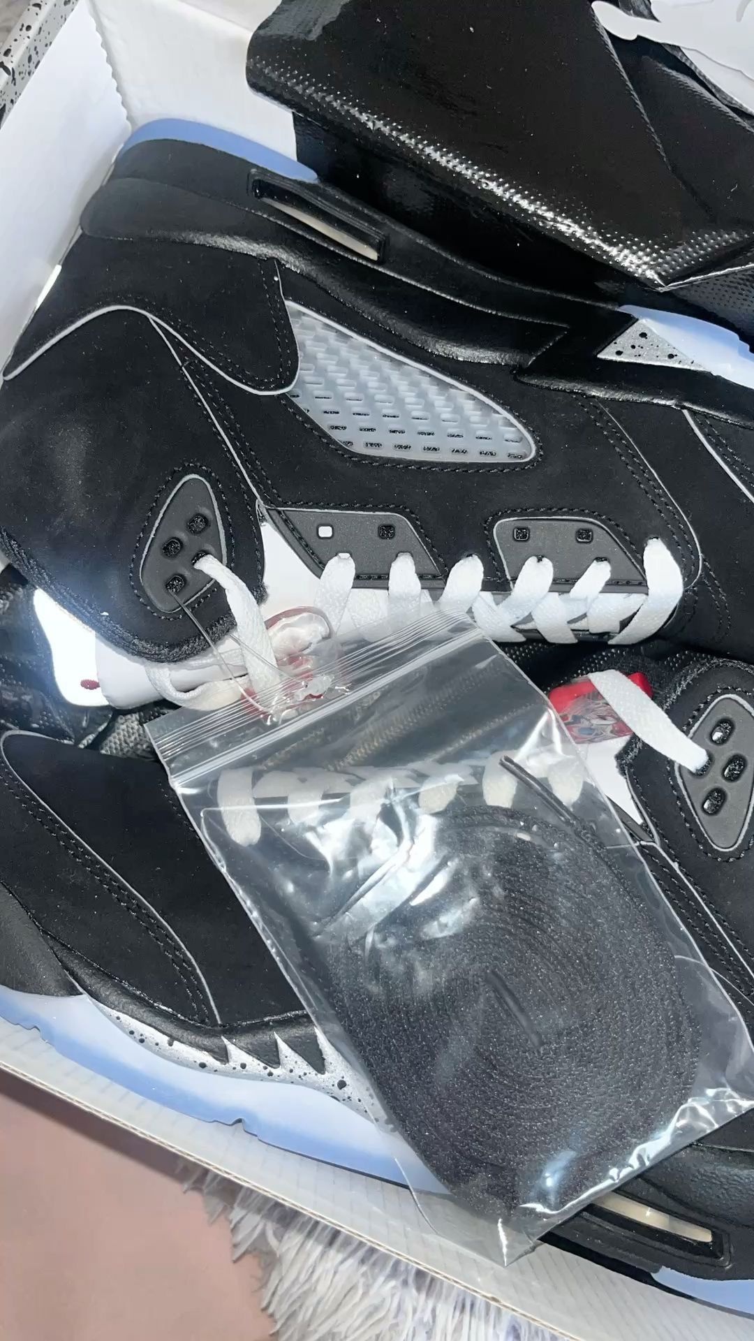 metallic jordan 5’s