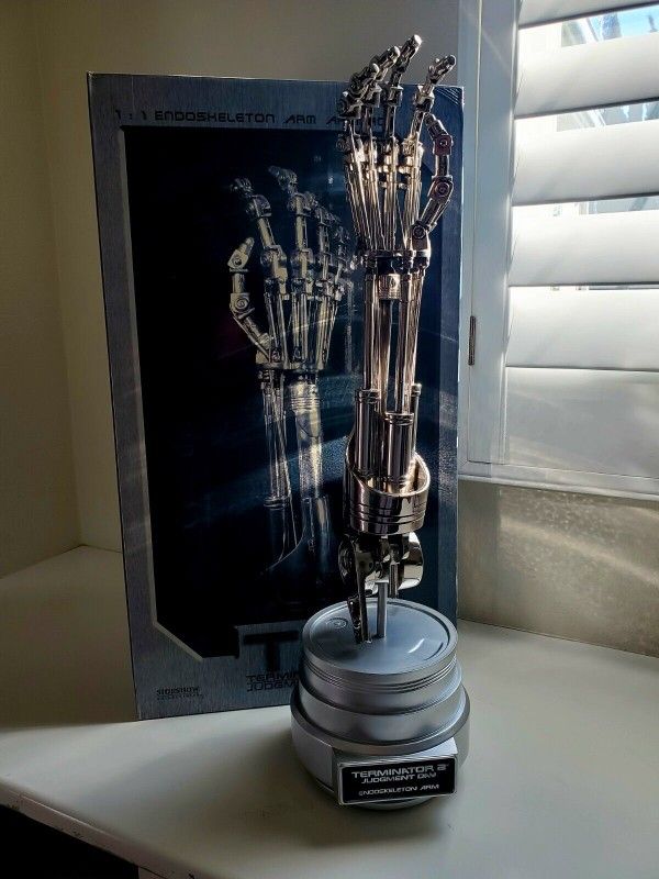 Sideshow Terminator 2 T-800 Endoskeleton Arm 1/1