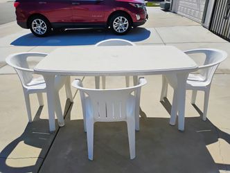 Table With 4 Chair 
