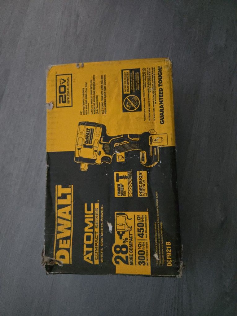 DEWALT 20VMAX BRUSHLESS ATOMIC 1/2" COMPACT IMPACT WRENCH WITH HOG RING ANVIL (TOOL ONLY)