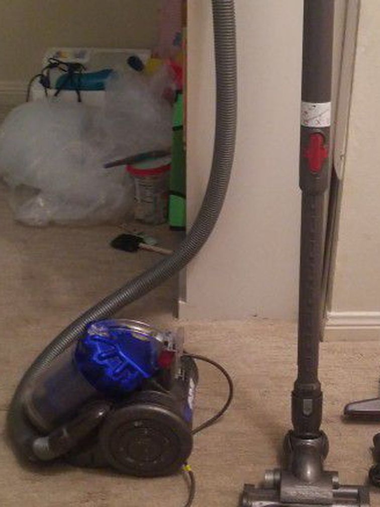 DC26 Dyson Ball Vacuum Cleaner With Attachments