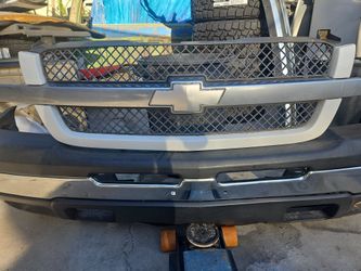 GM oem bumper & grill 2006 silverado