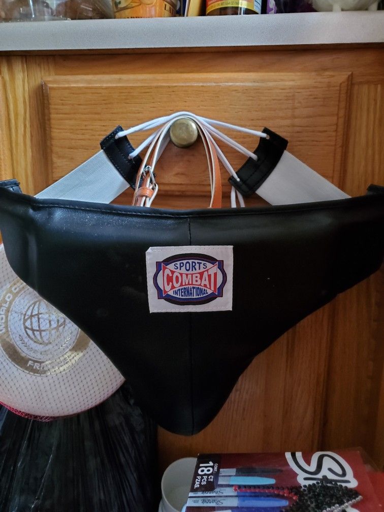 Martial Arts/ Boxing/ Groin protection/ Lg-adjustable/ Preowned