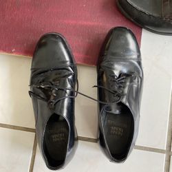 Beautiful Shooes Black Color . Size  8.  In Delray Beach.25 Each.