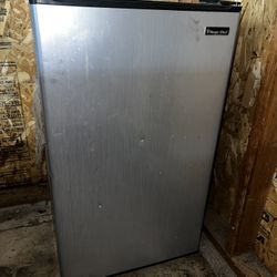 mini fridge 