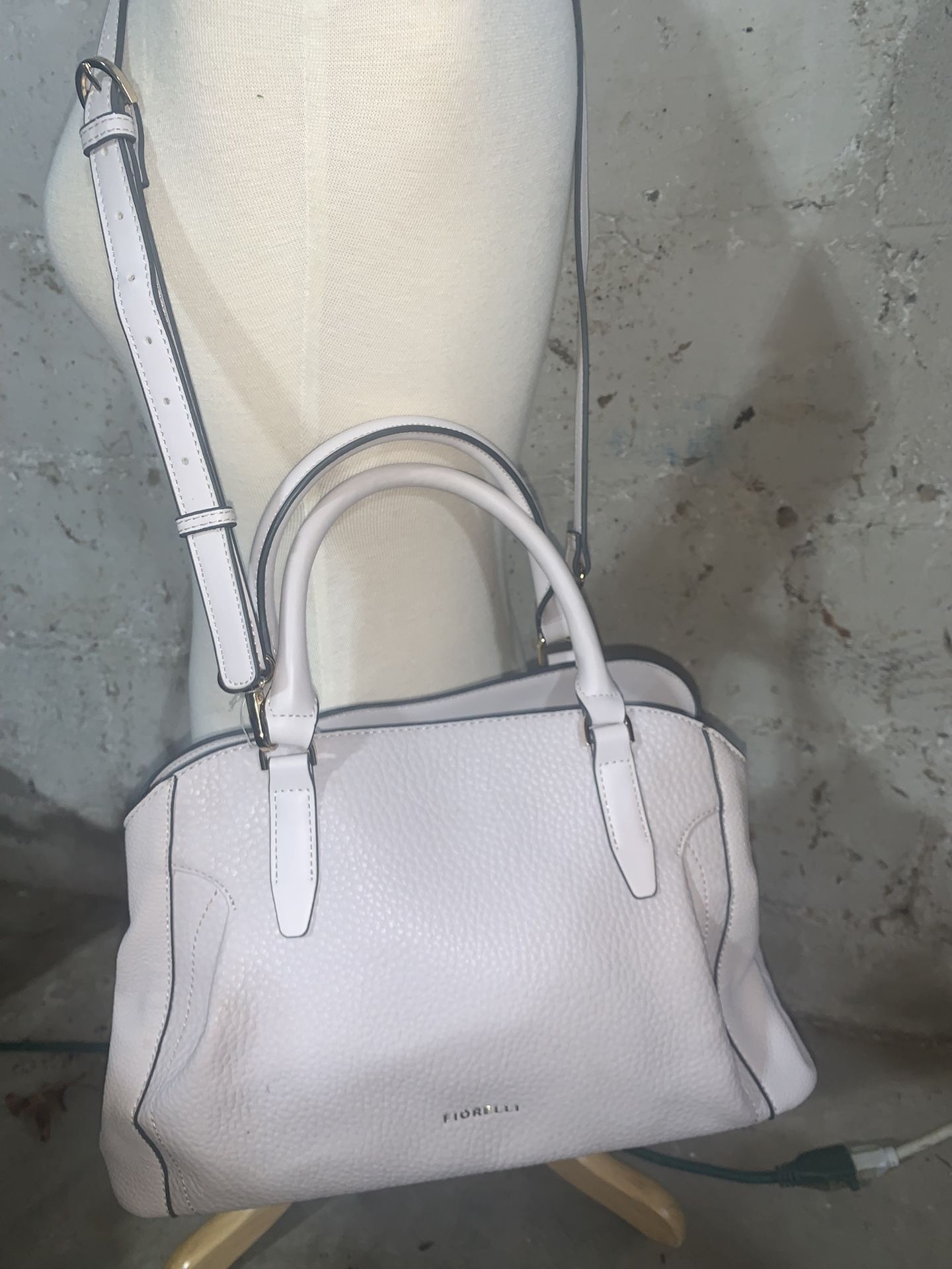 Fiorelli Light Gray Off White Pebbled Satchel / Crossbody Handbag