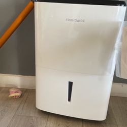 Frigidaire dehumidifier Ffad5033w1 Open Box