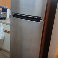 top-freezer refrigerator whirlpool Used But New