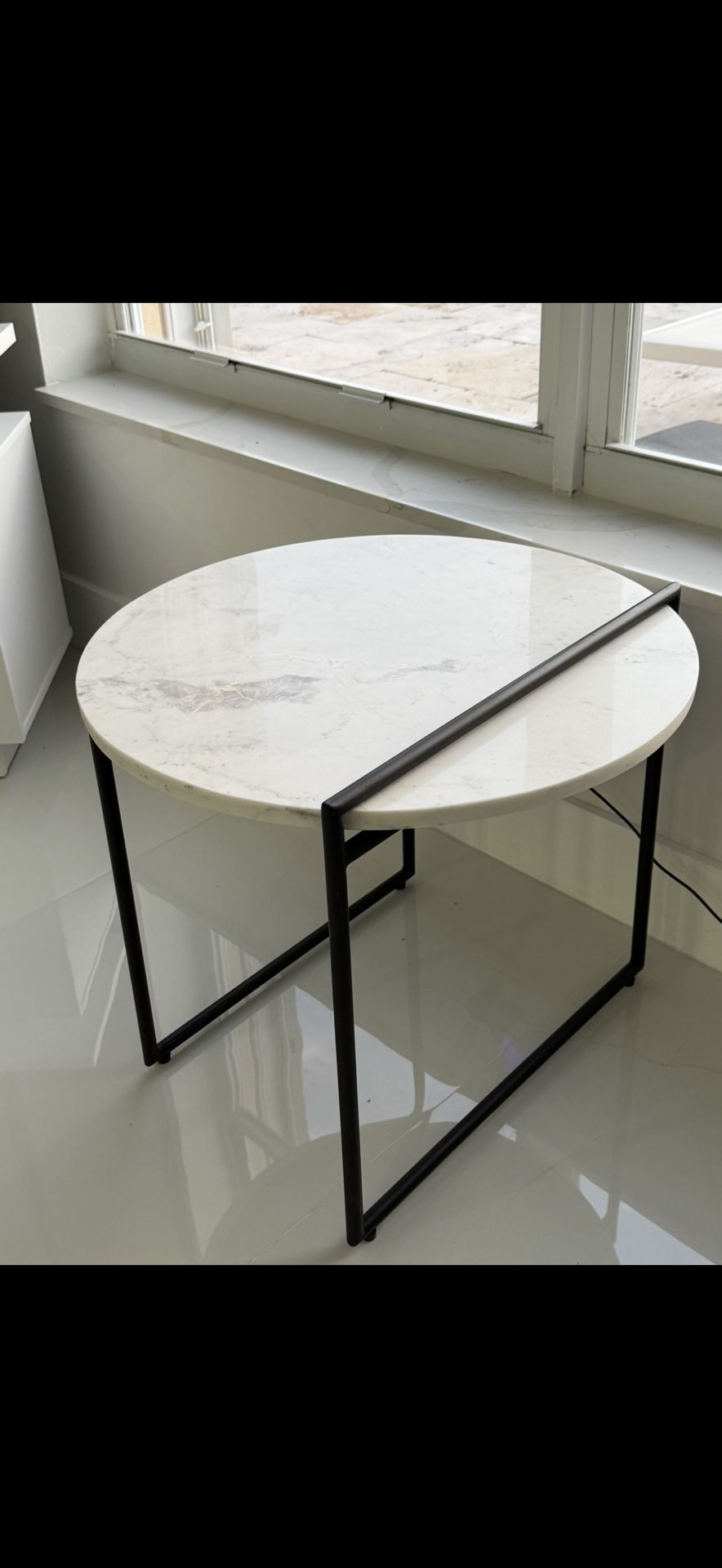 New Beautiful Modern White Marble End Table, diameter: 22.00 height: 19.00,  Was $200 At City Furniture  