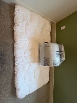 Plush Quilted Mattress Topper Pad (Twin / Full) w/ XXL Vacuum Storage Bag