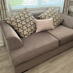 Couch w/large Pillows 