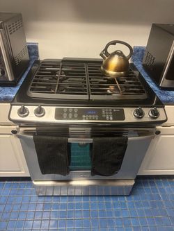 Whirlpool Gas slide in stove