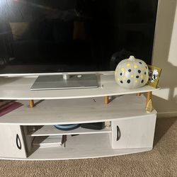 White and gold Tv Stand