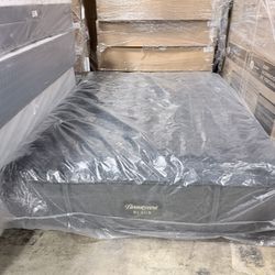 💥Queen Mattress Beautyrest Black Series Three Firm 💥 Financing Available ✅
