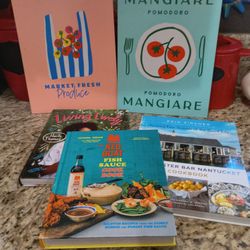 New Kitchen Signs & Cookbooks Set